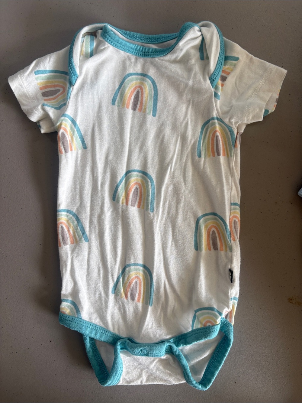 Kyte BABY White bodysuit Dusty Blue Trim & Rainbow Print. 0-3 mos. Like New.